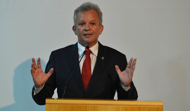 Brasília - O ministro das Comunicações, André Figueiredo, participa da posse do conselheiro da Agência Nacional de Telecomunicações (Anatel), Aníbal Diniz (Valter Campanato/Agência Brasil)