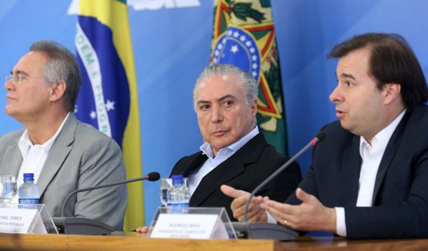 Brasília - Os presidentes da República, Michel Temer, do Senado, Renan Calheiros, e da Câmara, Rodrigo Maia, durante coletiva de imprensa no Palácio do Planalto (Antonio Cruz/Agência Brasil)