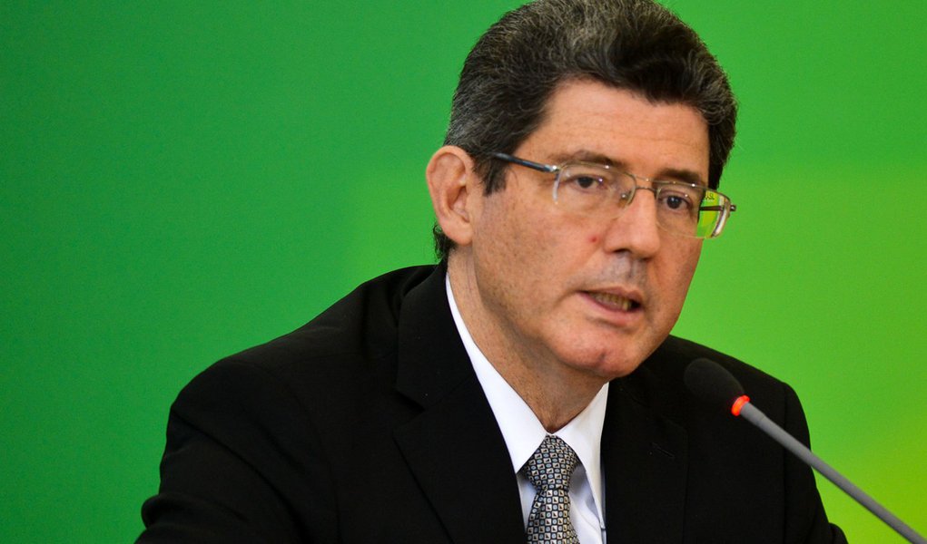 Os ministros da Fazenda, Joaquim Levy; e do Planejamento, Nelson Barbosa; anunciam cortes no Or�amento durante coletiva (Valter Campanato/Ag�ncia Brasil)