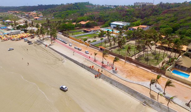 Trechos do calçamento que está sendo construído na orla do Araçagi e que estão praticamente concluídos. Foto: Divulgação