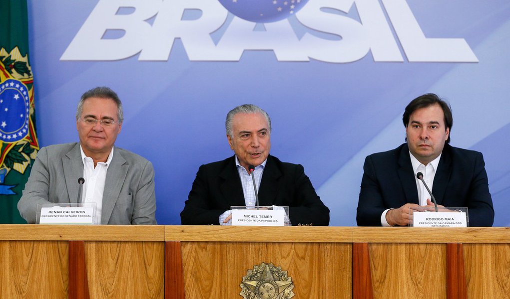 Brasília - DF, 27/11/2016. Presidente Michel Temer o Presidente do Senado Federal Renan Calheiros, o Presidente da Câmara dos Deputados, Deputado Rodrigo Maia, durante coletiva de imprensa no Palácio do Planalto. Foto: Beto Barata/PR