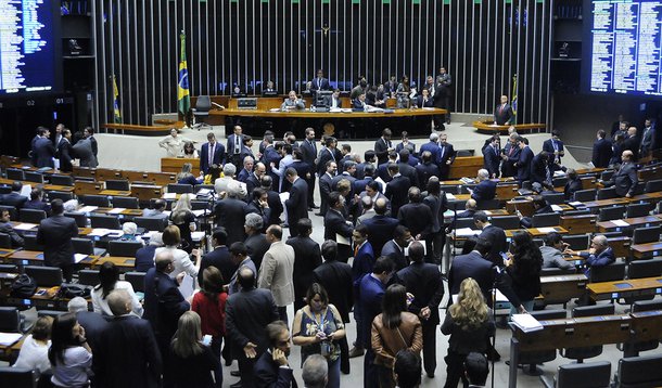 Sessão extraordinária da Câmara dos Deputados para discussão e votação de diversos projetos