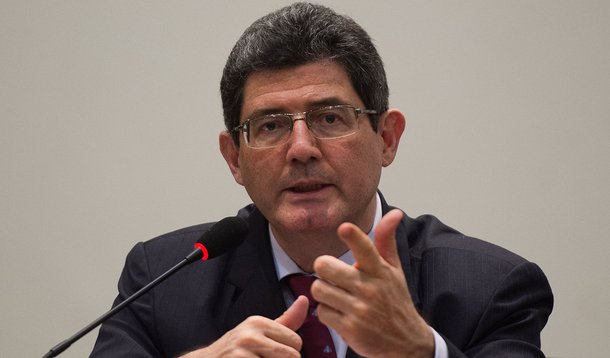 Brasília - O ministro da Fazenda, Joaquim Levy, durante assinatura do Programa de Trabalho Brasil-OCDE com o secretário-geral da OCDE, Angel Gurria, no Palácio Itamaraty (Fabio Rodrigues Pozzebom/Agência Brasil)