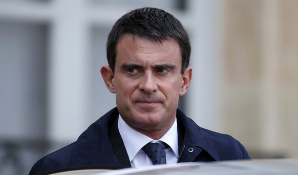 French Prime Minister Manuel Valls leaves after a meeting on Ebola at the Elysee Palace in Paris October 13, 2014. REUTERS/Charles Platiau (FRANCE - Tags: POLITICS HEALTH) - RTR49ZQF