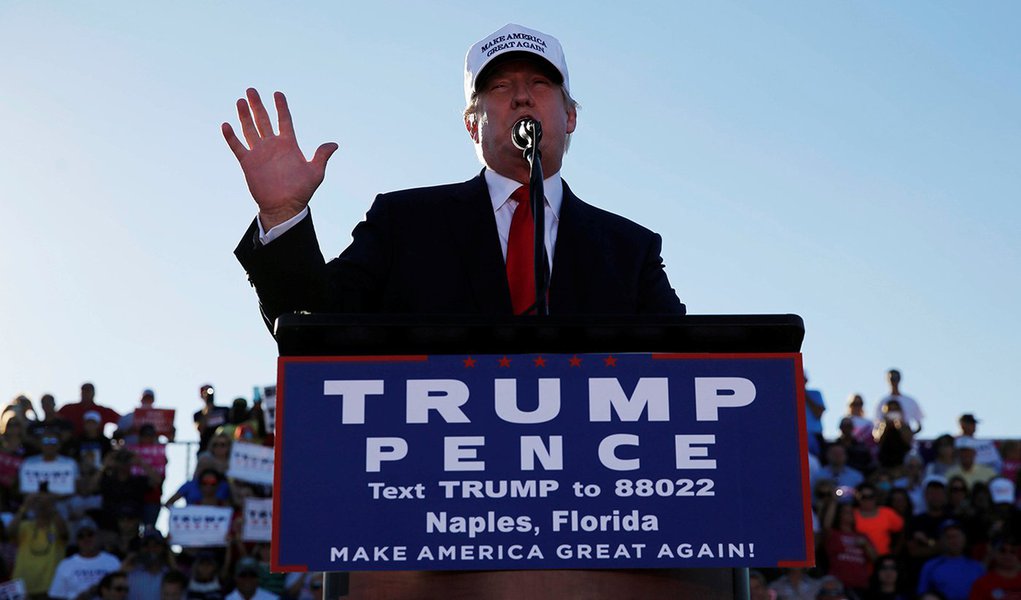 Republican U.S. presidential nominee Donald Trump holds a campaign rally in Naples, Florida, U.S. October 23, 2016. REUTERS/Jonathan Ernst