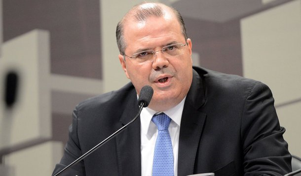 Brasília - O presidente do Banco Central, Alexandre Tombini, fala na Comissão de Assuntos Econômicos (CAE) do Senado, sobre as diretrizes e perspectivas da política monetária (Antonio Cruz/Agência Brasil)