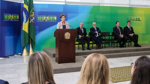 Brasília - DF, 21/12/2015. Presidenta Dilma Rousseff durante Cerimônia de posse do ministro da Fazenda, Nelson Barbosa, e do ministro do Planejamento, Orçamento e Gestão, Valdir Simão no Palácio do Planalto. Foto: Roberto Stuckert Filho/PR