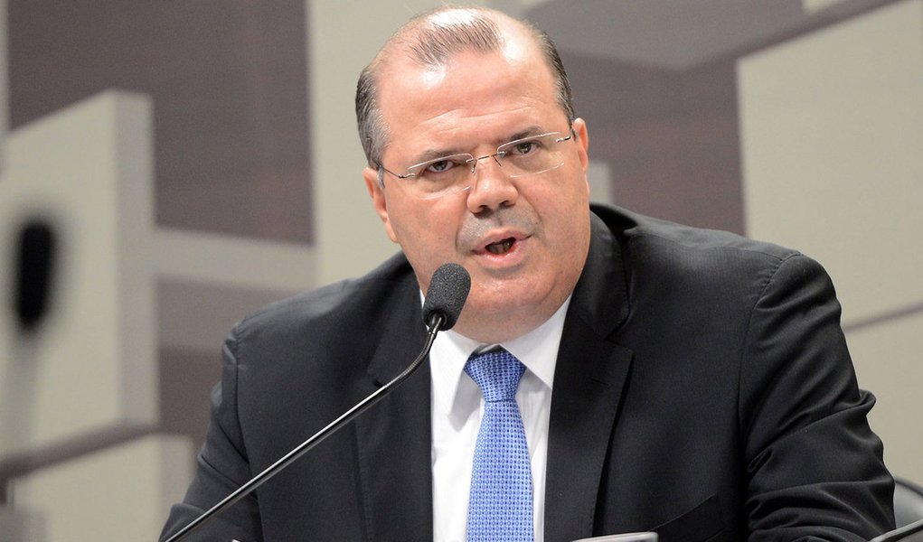 Brasília - O presidente do Banco Central, Alexandre Tombini, fala na Comissão de Assuntos Econômicos (CAE) do Senado, sobre as diretrizes e perspectivas da política monetária (Antonio Cruz/Agência Brasil)