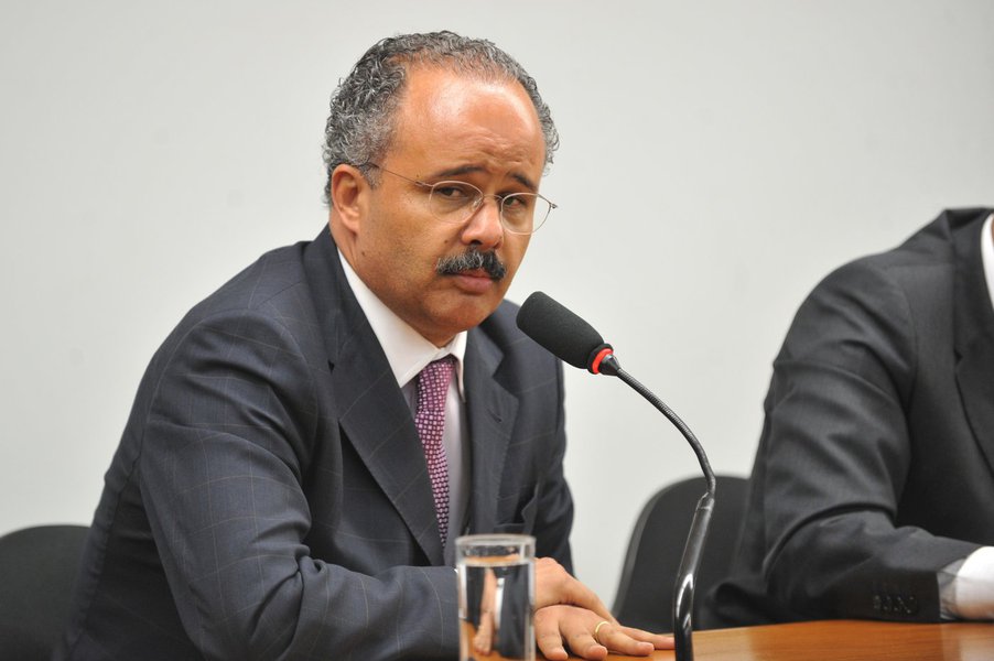 Brasilia - A comissão especial criada para analisar o projeto da Lei Geral da Copa de 2014 (PL 2330/11, do Executivo) e instalada . 