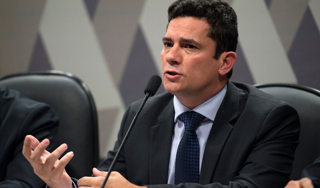 O juiz federal Sergio Moro participa na Comiss�o de Constitui��o, Justi�a e Cidadania (CCJ) do Senado de audi�ncia p�blica sobre projeto que altera o C�digo de Processo Penal (Fabio Rodrigues Pozzebom/Ag�ncia Brasil)