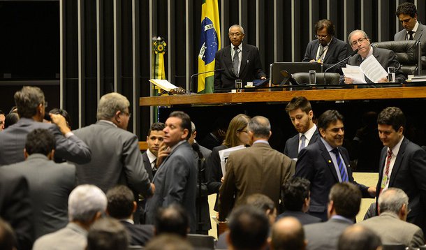 O presidente da Câmara dos Deputados, Eduardo Cunha, coordena sessão de votações do Plenário da Casa destinada a analisar e votar projetos de lei. Foto: Fabio Rodrigues Pozzebom/ Agência Brasil)