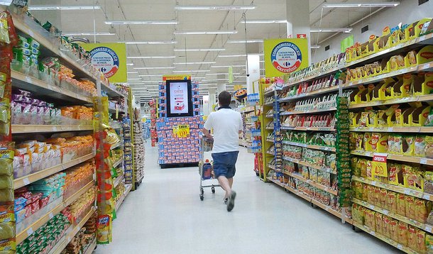 08/06/2015- Gastos do brasileiro crescerão em ritmo menor até 2019, mostra estudo. Lazer e bebidas não alcoólicas terão o menor aumento no consumo.
Despesas anuais devem crescer 7%, contra média de 11% no passado.