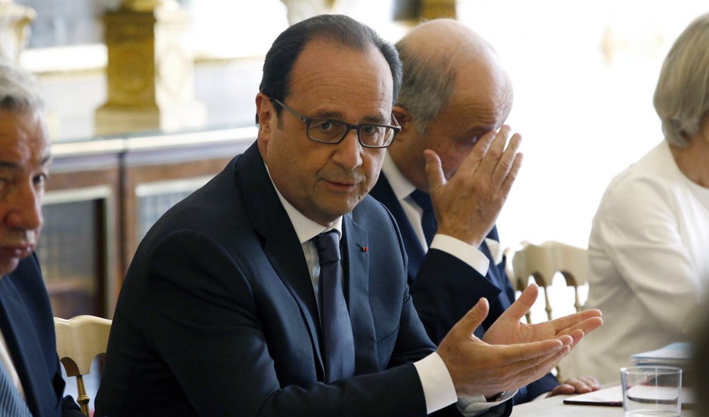 F would not tolerate actions that threaten its security. The WikiLeaks revelations said the NSA spied on the presidents during a period of at least 2006 until May 2012. REUTERS/Charles Platiau