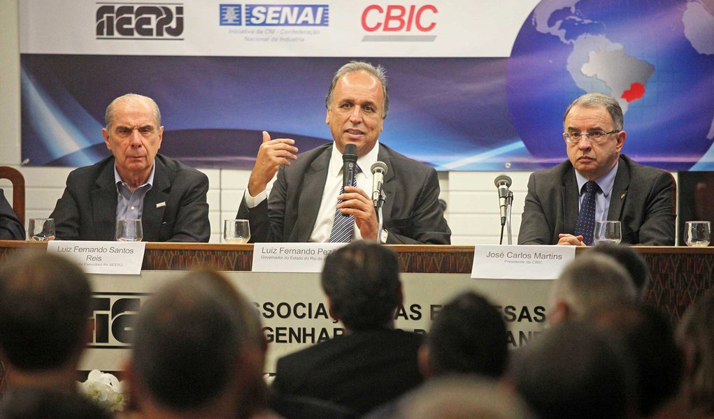 30/11/2015 - Governador Luiz Fernando Pezão na abertura do Seminário Regional Sudeste sobre Concessões e Parcerias Público-Privadas. Foto Marcelo Horn