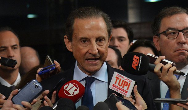 O presidente da Federação das Indústrias do Estado de São Paulo (Fiesp), Paulo Skaf, fala à imprensa depois de audiência com o presidente do Senado, Renan Calheiros, no Congresso Nacional (Antonio Cruz/Agência Brasil)