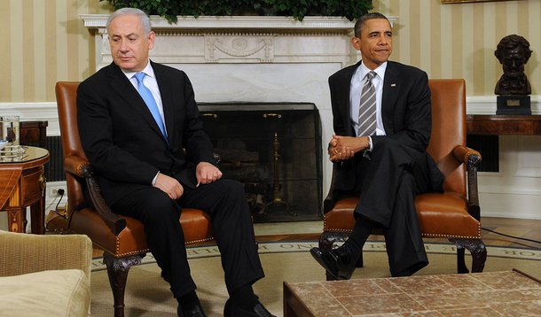 epa02743832 US President Barack Obama (R) and Prime Minister of Israel Benjamin Netanyahu (L) meet in the Oval Office of the White House in Washington DC, USA, 20 May 2011. President Obama and Prime Minister Netanyahu meet one day after Obama made a major