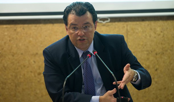 O ministro de Minas e Energia, Eduardo Braga, durante entrevista coletiva, anuncia deliberações da 158ª reunião do Comitê de Monitoramento do Setor Elétrico - CMSE (Marcelo Camargo/Agência Brasil)