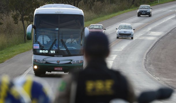 PRF intensifica fiscalizaÃ§Ã£o de condutas imprudentes no quilometro trinta e cinco da BR-040 (Marcello Casal Jr/AgÃªncia Brasil)