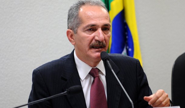 Bras�lia - O ministro do Esporte, Aldo Rebelo, participa de audi�ncia p�blica na Comiss�o de Educa��o, Cultura e Esporte do Senado, para discutir os preparativos para a Copa das Confedera��es, em 2013, e para a Copa do Mundo FIFA Brasil 2014