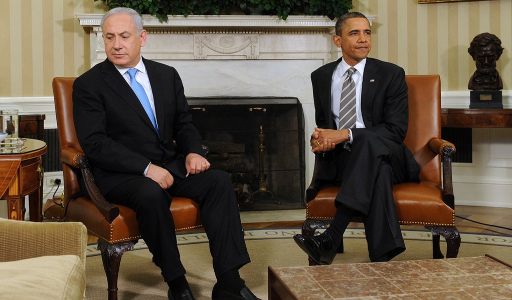 epa02743832 US President Barack Obama (R) and Prime Minister of Israel Benjamin Netanyahu (L) meet in the Oval Office of the White House in Washington DC, USA, 20 May 2011. President Obama and Prime Minister Netanyahu meet one day after Obama made a major