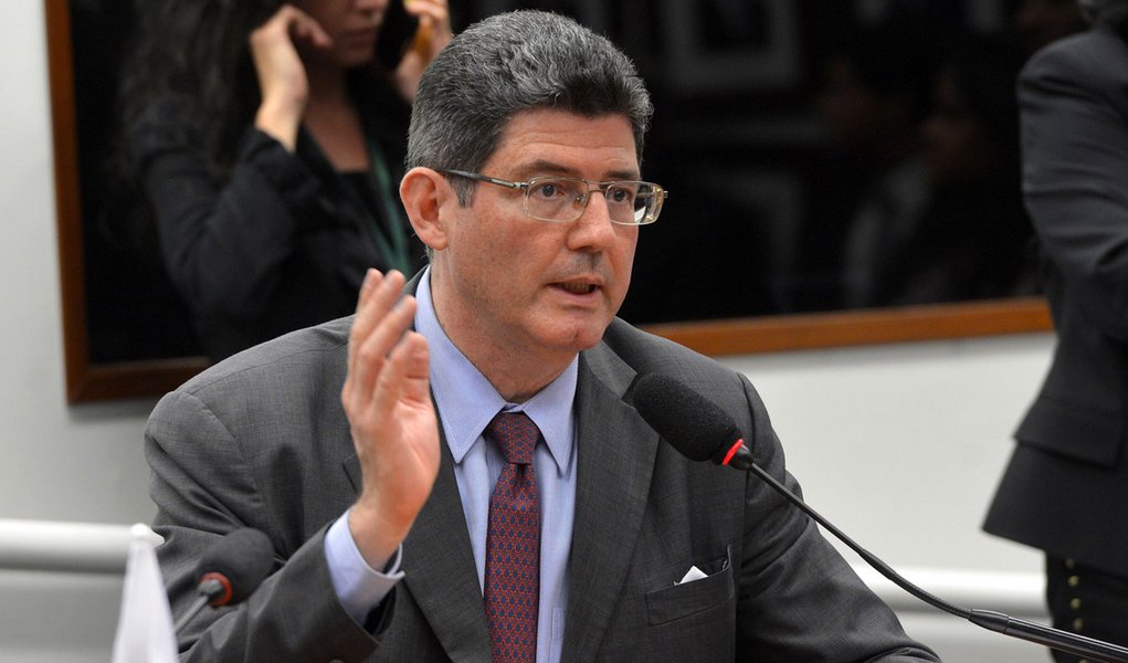 O ministro da Fazenda, Joaquim Levy, durante reuniÃ£o com bancada do PMDB na CÃ¢mara dos Deputados (Wilson Dias/AgÃªncia Brasil)