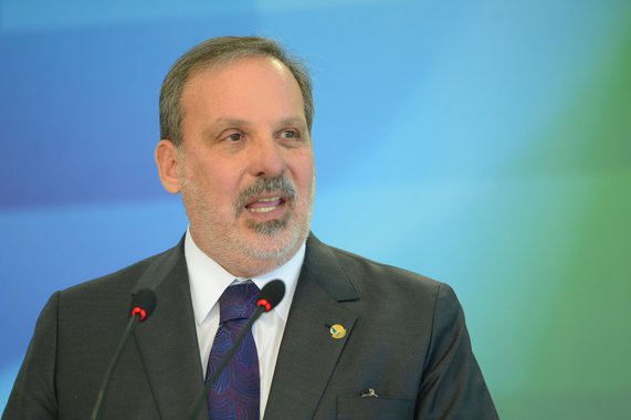 Brasília- DF- Brasil- 01/12/2014- Após ser anunciado como novo ministro do Desenvolvimento, Indústria e Comércio Exterior, o senador Armando de Queiroz Monteiro Neto, fala à imprensa no Palácio do Planalto. (Fabio Rodrigues Pozzebom/Agência Brasil)