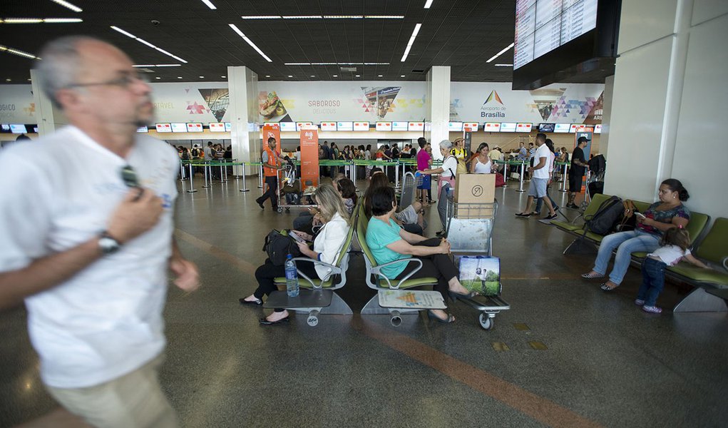 Brasília - Movimento é tranquilo no Aeroporto Juscelino Kubitschek