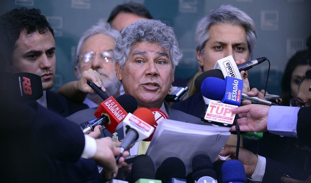 Líder do PSOL, dep. Chico Alencar (RJ), junto com parlamentares de outros partidos, concede entrevista coletiva  Data: 20/08/2015 - Foto: Gustavo Lima - Câmara dos Deputados