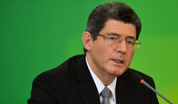 Os ministros da Fazenda, Joaquim Levy; e do Planejamento, Nelson Barbosa; anunciam cortes no Orçamento durante coletiva (Valter Campanato/Agência Brasil)