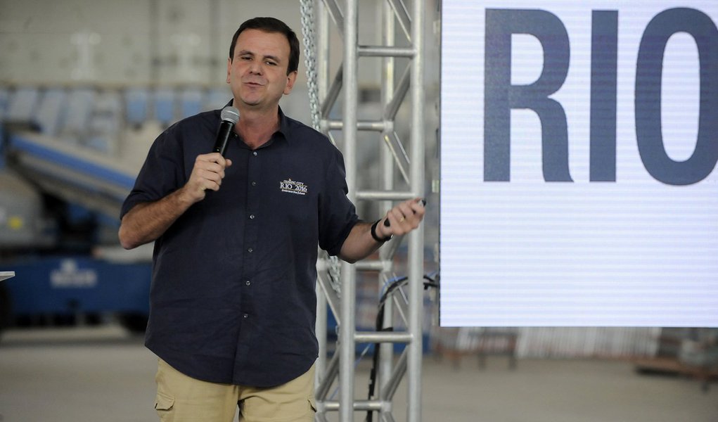 Prefeito Eduardo Paes, e o presidente do Comit� Rio 2016, Carlos Arthur Nuzman, recebem jornalistas, no Parque Ol�mpico da Barra da Tijuca, para agenda que marca um ano para os Jogos Ol�mpicos (T�nia R�go/Ag�ncia Brasil)