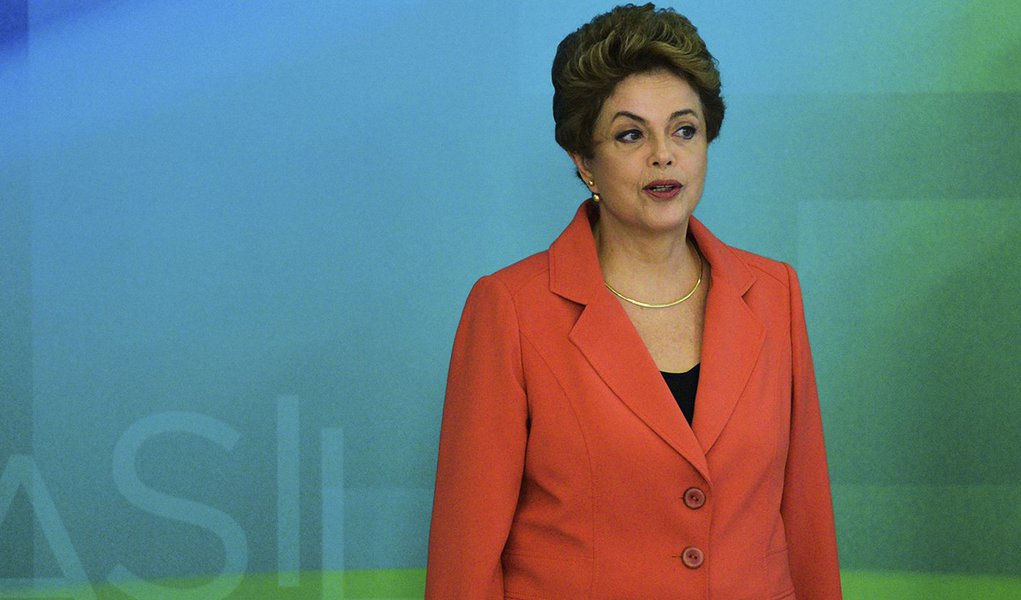 Brasília - Presidenta Dilma Rousseff durante café da manhã com jornalistas-setoristas do Palácio do Planalto (José Cruz/Agência Brasil)