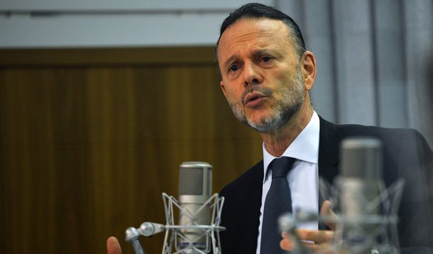 O presidente do Banco Nacional de Desenvolvimento EconÃ´mico e Social (BNDES), Luciano Coutinho,  participa do Programa Brasil em Pauta (JosÃ© Cruz/AgÃªncia Brasil)
