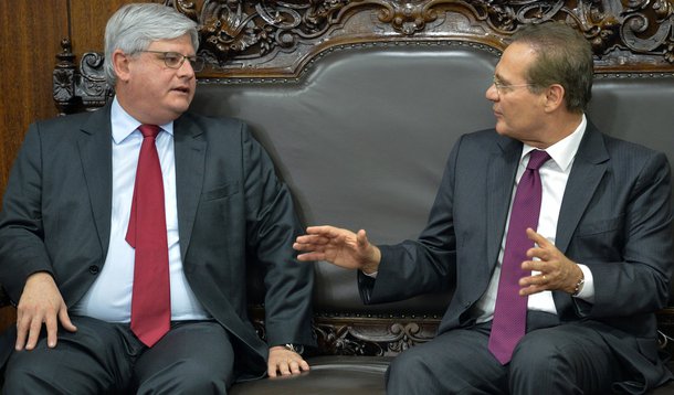 O procurador-geral da República, Rodrigo Janot, e o presidente do Senado, Renan Calheiros durante encontro no gabinete da Presidência do Senado (Fabio Rodrigues Pozzebom/Agência Brasil)