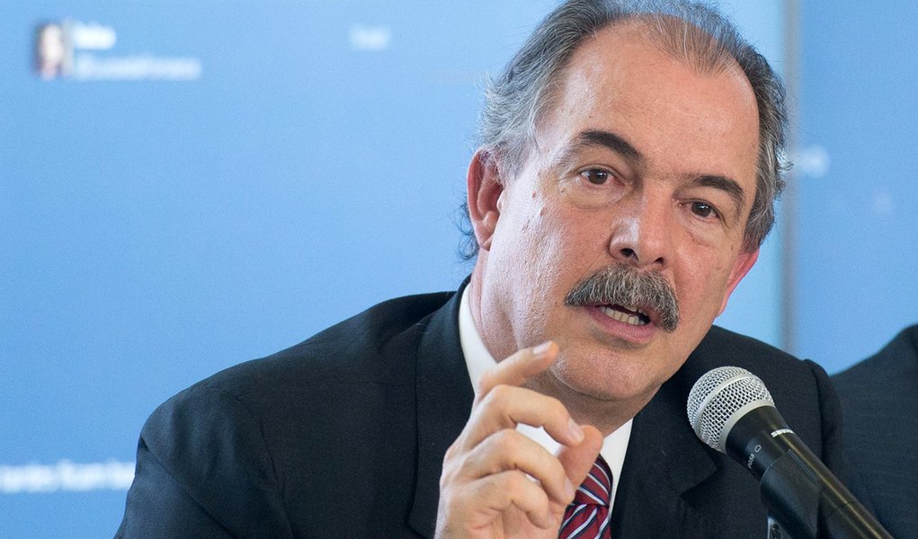 Bras�lia - O ministro da Educa��o, Aloizio Mercadante, durante entrevista coletiva sobre o Exame Nacional do Ensino M�dio (Enem) (Marcelo Camargo/Ag�ncia Brasil)