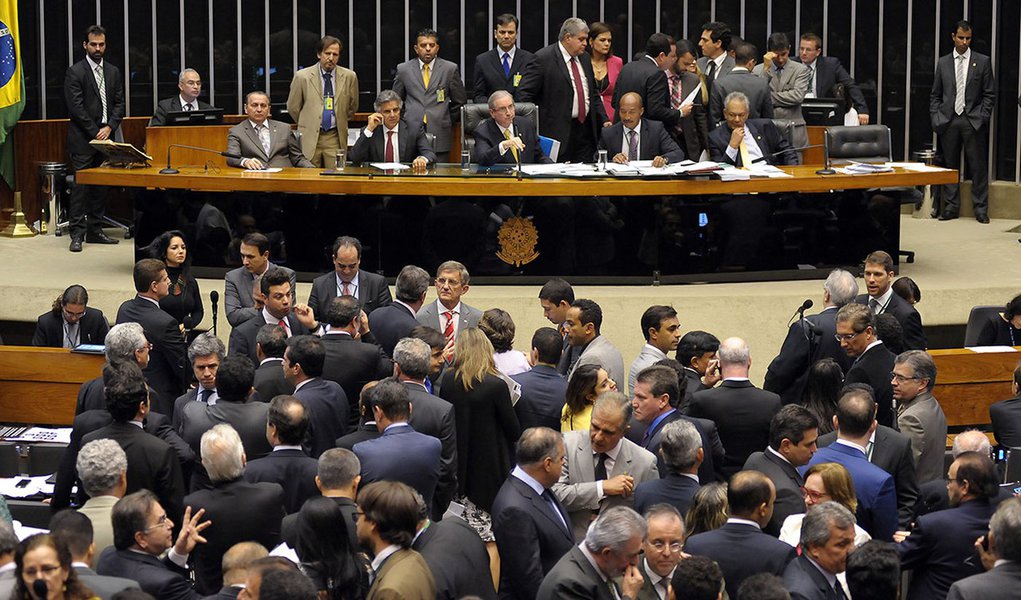 01/07/2015 - Brasília - DF - Brasil - Sessão extraordinária destinada a continuar as votações da PEC da maioridade penal (PEC 171/93) . Foto: Gustavo Lima / Câmara dos Deputados
