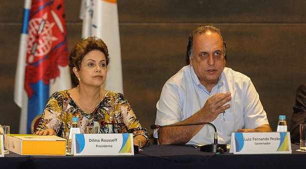 Presidenta Dilma Rousseff, o governador Luiz Fernando Pezão, o prefeito Eduardo Paes, e o presidente do Comitê Organizador dos Jogos Olímpicos Rio 2016, Carlos Nuzmann, durante reunião (Fernando Frazão/Agência Brasil)