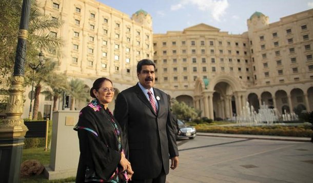 Presidente da Venezuela Nicolás Maduro e sua mulher Cilia Flores em Riad. 11/11/2015. REUTERS/Divulgação