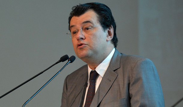 O ministro de Minas e Energia, Eduardo Braga, abre o seminário: A Energia para o Brasil Crescer é Livre, que debate o desenvolvimento sustentável do Brasil e a expansão do setor elétrico (Elza Fiuza /Agência Brasil)