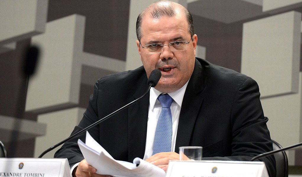 Brasília - O presidente do Banco Central, Alexandre Tombini, fala na Comissão de Assuntos Econômicos (CAE) do Senado, sobre as diretrizes e perspectivas da política monetária (Antonio Cruz/Agência Brasil)