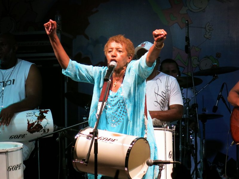 Leci Brandão