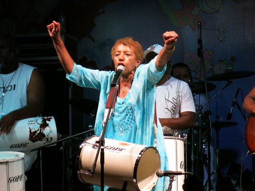 Leci Brandão