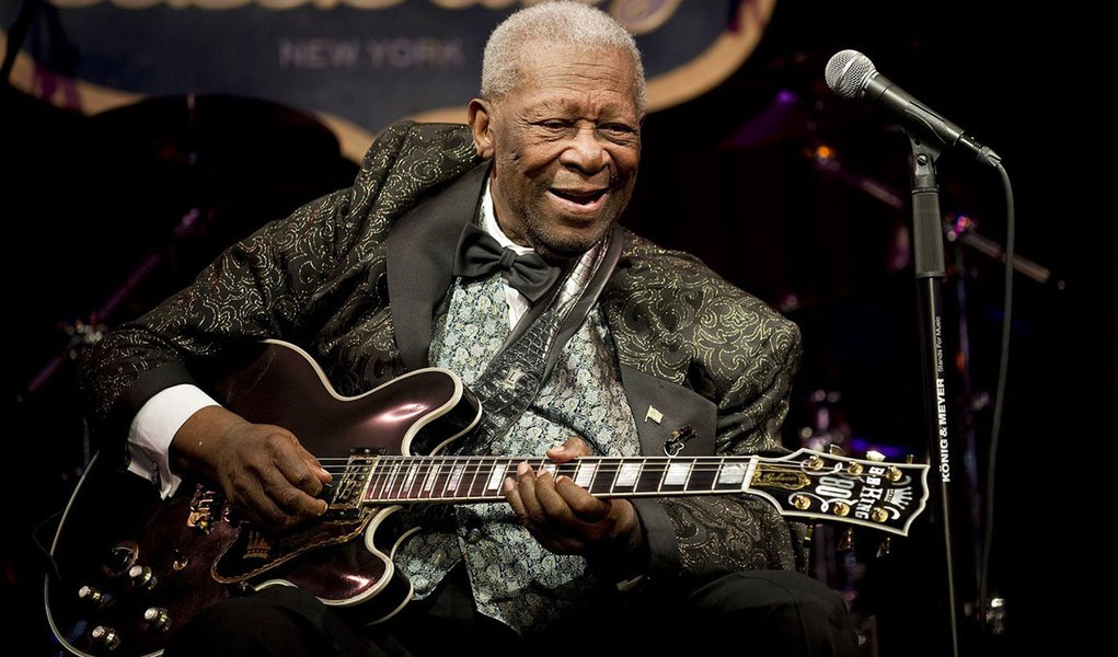 NEW YORK, NY - APRIL 16:  B.B. King performs at B.B. King Blues Club & Grill on April 16, 2013 in New York City.  (Photo by Debra L Rothenberg/Getty Images)