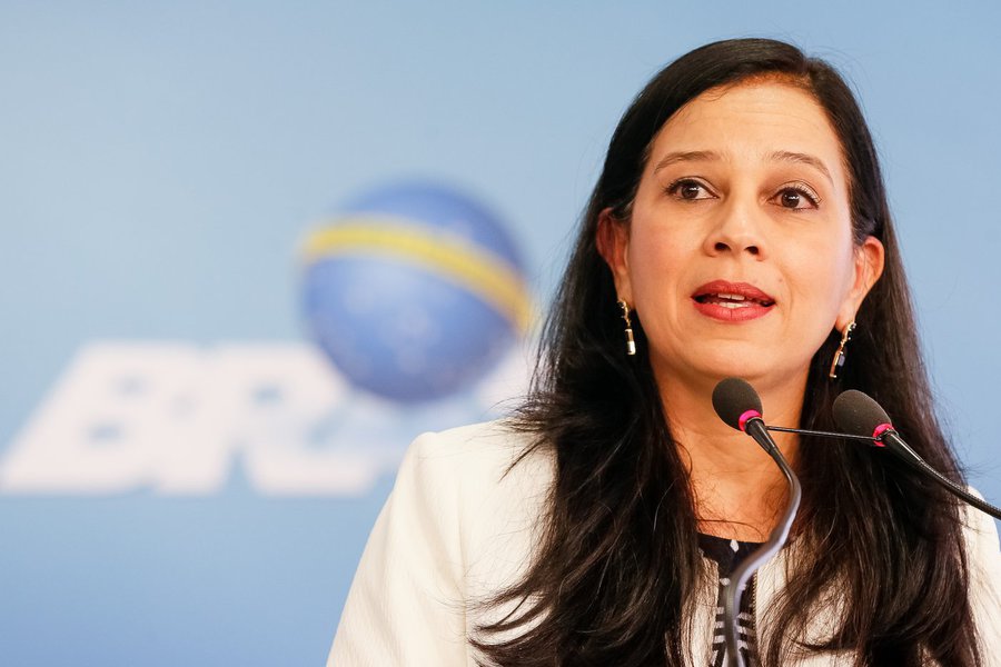 Brasília - DF, 14/09/2016. Presidente Michel Temer durante cerimônia de Posse da Senhora Grace Maria Fernandes Mendonça no cargo de Advogada-Geral da União. Foto: Beto Barata/PR