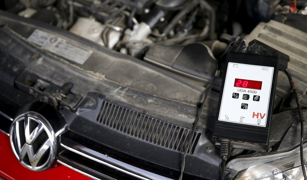 Carro da Volkswagen durante teste em centro tÃ©cnico e de testes em Zenica, na BÃ³snia. 23/09/2015 REUTERS/Dado Ruvic