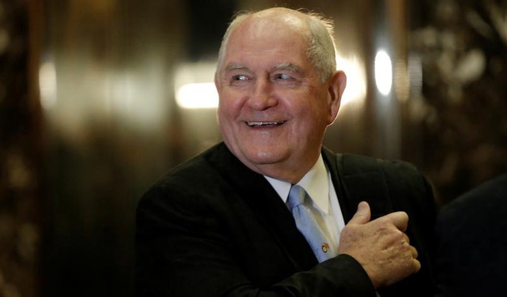Ex-governador da Geórgia Sonny Perdue na Trump Tower, em Nova York. 30/11/2016 REUTERS/Mike Segar