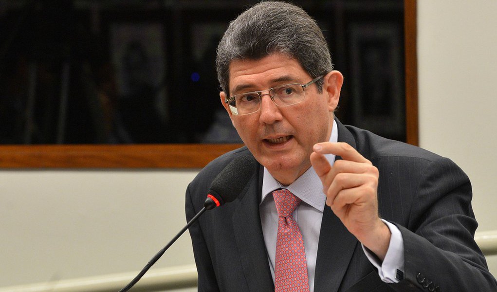 O ministro da Fazenda, Joaquim Levy, participa da audiência na Comissão de Defesa do Consumidor da Câmara para discutir a Operação Zelotes, da Polícia Federal (José Cruz/Agência Brasil)