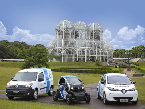 Os dez carros elétricos em uso pela Prefeitura de Curitiba há nove meses contabilizaram neste período um percurso que ultrapassou a circunferência da terra, ou seja  40.075 quilômetros.
Foto: Luiz Costa