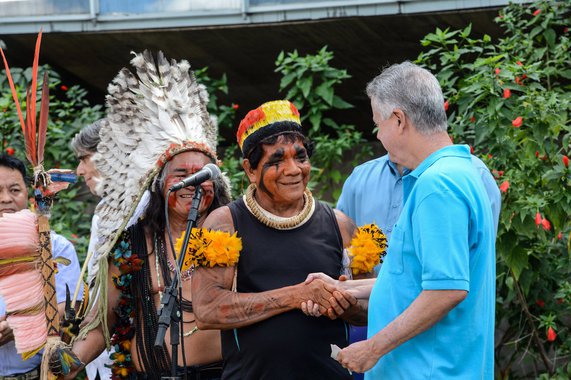 Brasília- DF- Brasil- 18/04/2015- Abertura das comemorações do Dia do Índio no Memorial dos Povos Indígenas com a presença do Governador Rodrigo Rolemberg, com os caciques, Pericuman e Álvaro Tukano, Diretor do Memorial (Elza Fiúza / Agência Brasil)
