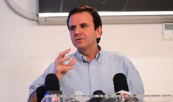 RIO DE JANEIRO, RJ, 21.07.2013: PAPA/COLETIVA/PREFEITO/RIO - Prefeito do Rio fala sobre ajustes finais para a Jornada. Em coletiva, no Centro de Operações, o prefeito do Rio, Eduardo Paes, fala sobre os últimos ajustes para a cidade receber a Jonarda Mund