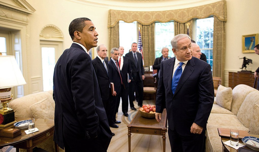 President Barack Obama, Israeli Prime Minister Benjamin Netanyahu and their delegations meet in the Oval Office, May 18, 2009.  (Official White House Photo by Pete Souza)

This official White House photograph is being made available for publication by n